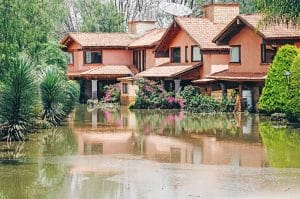 Inundación mantiene colapsada la vida de Tequisquiapan