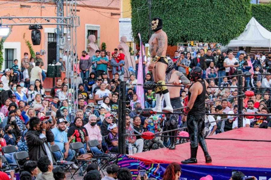 El Marqués realiza espectáculo de lucha libre para familias de La Cañada