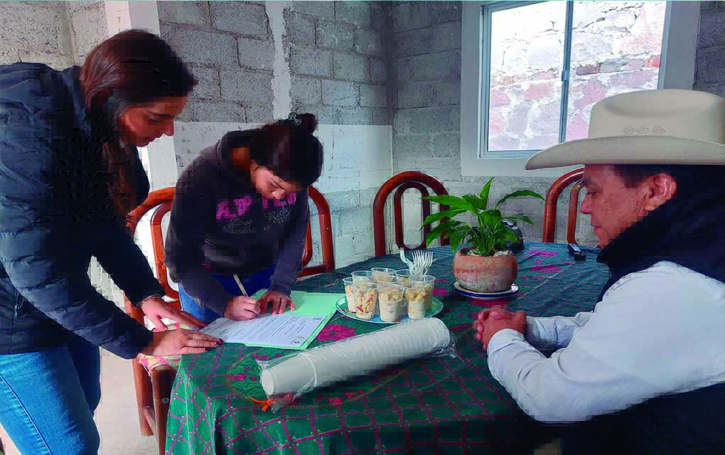 En la comunidad de La Mesita fue entregada una de las viviendas a Laura Elena, una madre de 19 años